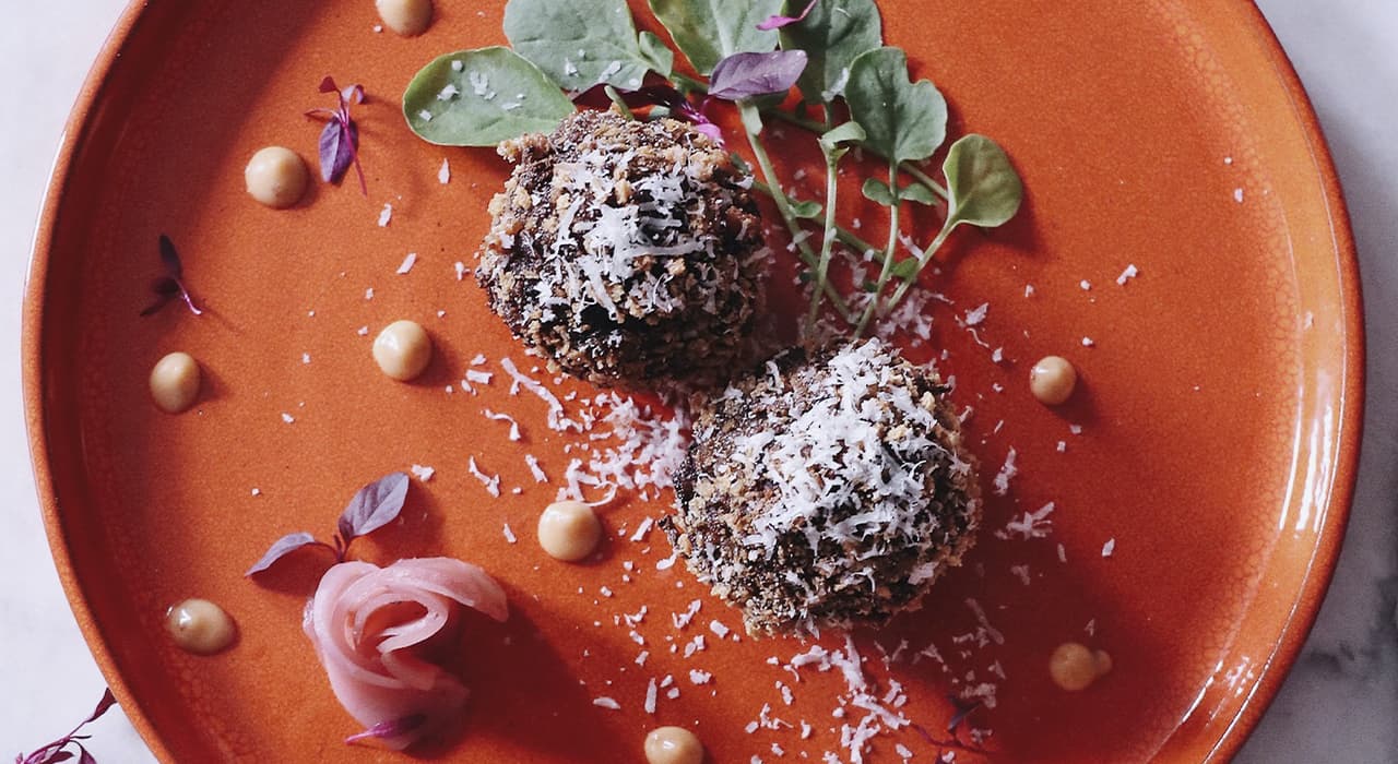 Nut balls with poppy seeds